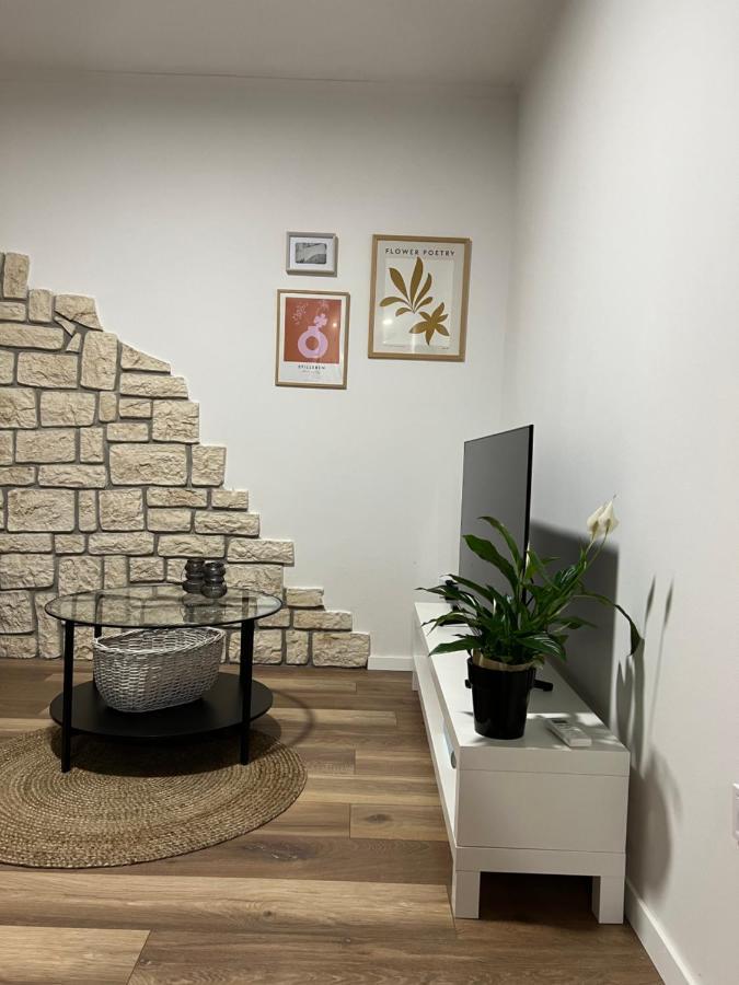 Cinderella Apartment With Free Parking Pula Exterior photo