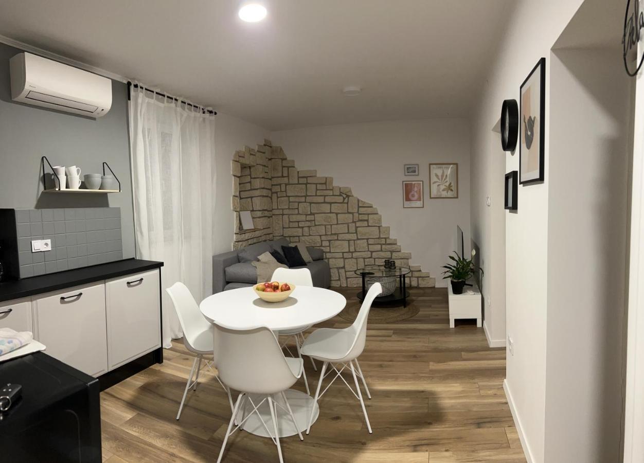 Cinderella Apartment With Free Parking Pula Exterior photo